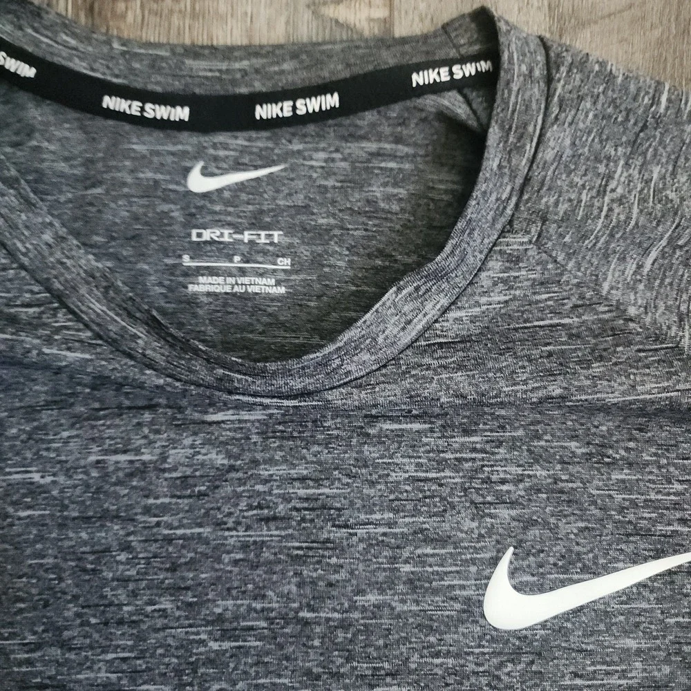 Nike Rash Guard Mens Small Gray Long Sleeve Dri-FIT UPF 40+ Swim Shirt